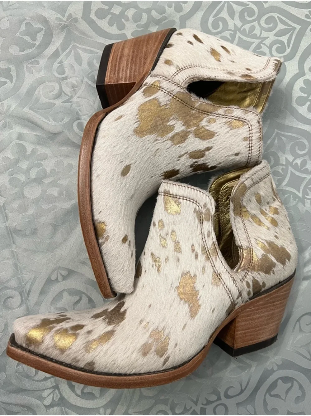 Ariat Dixon Haircalf White Hair- gold Ankle western leather boots size 8.5 - Picture 1 of 11